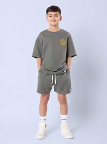 SUMWON Set di t-shirt oversize con logo del basket di Brooklyn, outfit casual estivo da ragazzo preteen, composto da pantaloncini e maglietta ricamata, abbigliamento da passeggio