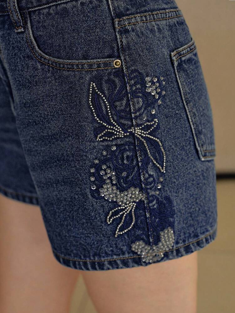 EMBROIDERY FLORAL PATTERN RHINESTONE AND BEADED DETAIL DENIM SHORTS