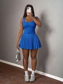 Slaydiva ملابس علوية كاجوال أساسية بياقة على شكل حرف U بلا أكمام، ذات ملصق أسود وكتابة بيضاء؛ تنورة قصيرة منسدلة مع شورت وكولوت من قماش تريكو أبيض، فستان نسائي على شكل خط A للربيع/الصيف - أزرق غامق - مشاهدة 7