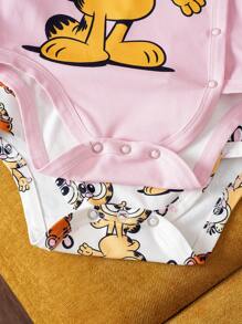 GARFIELD | SHEIN Set de 2 bodys de manga corta con botones y estampado de dibujos animados para bebé niña en verano - Rosa - Ver 6
