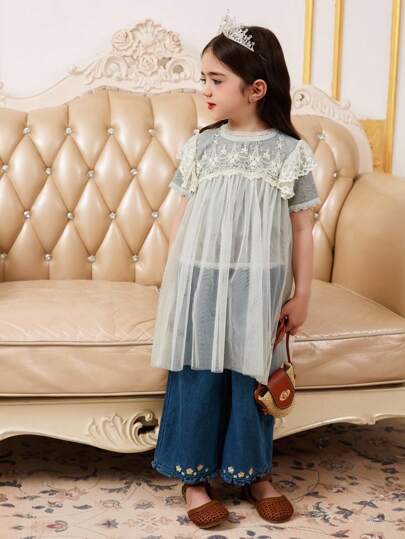 Dazy Kids 年轻女孩圆领透视刺绣荷叶边下摆休闲连衣裙