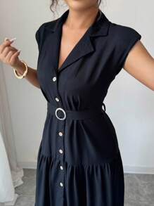 SHEIN Tall Elegantes und sexy Damenkostüm für den Büroalltag, Urlaubsmode, luxuriös, Promi-Stil, figurformende, hochwertige, französisch inspirierte schwarze Hemdkleid mit Taillengürtel, Einreiher mit Schulterpolstern, ärmellos mit Gürtel, Hemdkragen