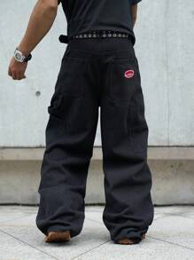 Manfinity EMRG 男士黑色宽松牛仔工装阔腿裤，完美契合嘻哈街头风格和前卫时尚。这款宽松长款阔腿牛仔裤兼具舒适感与都市时尚感，是现代衣橱的理想之选。 - 黑色 - 查看 2