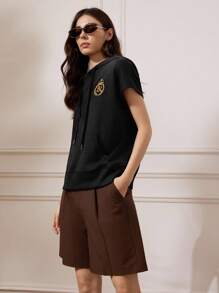 Briarwyn 女式刺绣徽章连帽口袋短袖休闲运动衫图案T恤复古风格女式返校服装 - 黑色 - 查看 7