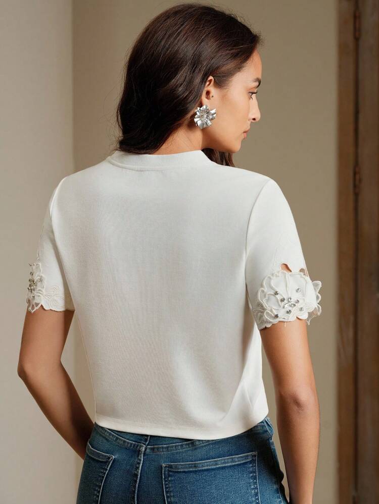T-Shirt à manches courtes avec broderie florale 3D et découpes pour femmes