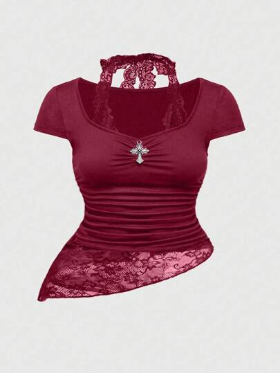 T-shirt slim grande taille pour femmes 2 en 1 col montant avec pendentif croix gothique et patchwork de dentelle