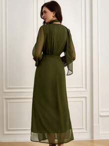 Aveloria Rosie 优雅简约时尚V领丝带装饰褶饰腰部高开衩长袖连衣裙，适合女士，高端设计，适合约会 - 橄欖綠 - 查看 2