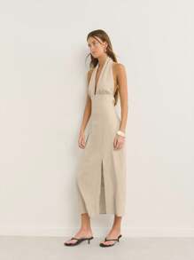 Nöista Noista 米色中长款露背连衣裙。优雅的设计，迷人的深V领，合身的紧身胸衣，以及别致的前开衩，更添动感与低调魅力。日间和晚间活动皆宜。 - 杏色 - 查看 6