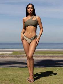Carolina Barros Đường viền cổ bất đối xứng Rỗng màu trơn buộc phong cách ngày lễ Bộ bikini đi biển mùa hè - Nhiều màu - Xem 1