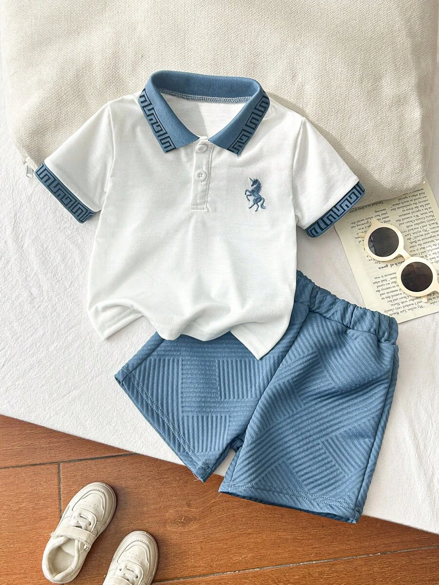 SHEIN 两件套男婴服装 - Polo 领短袖上衣搭配短裤,刺绣图案和罗纹袖子,打造精致外观,纹理面料短裤带来高档质感,是男婴的完美夏季服装 - 霧霾藍 - 查看 1