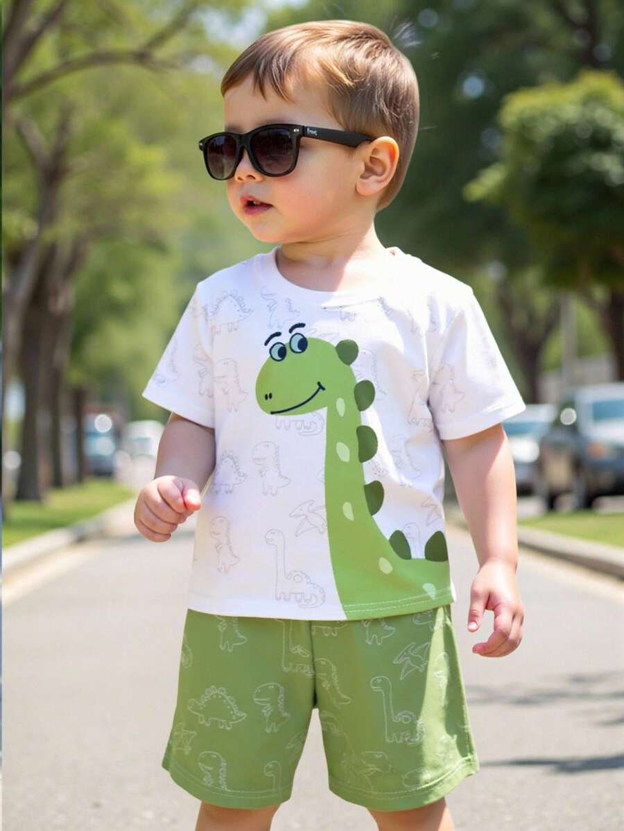 SHEIN 2 件套男婴休闲可爱卡通恐龙印花短袖 T 恤和短裤套装，可爱的日常穿着，适合春夏季