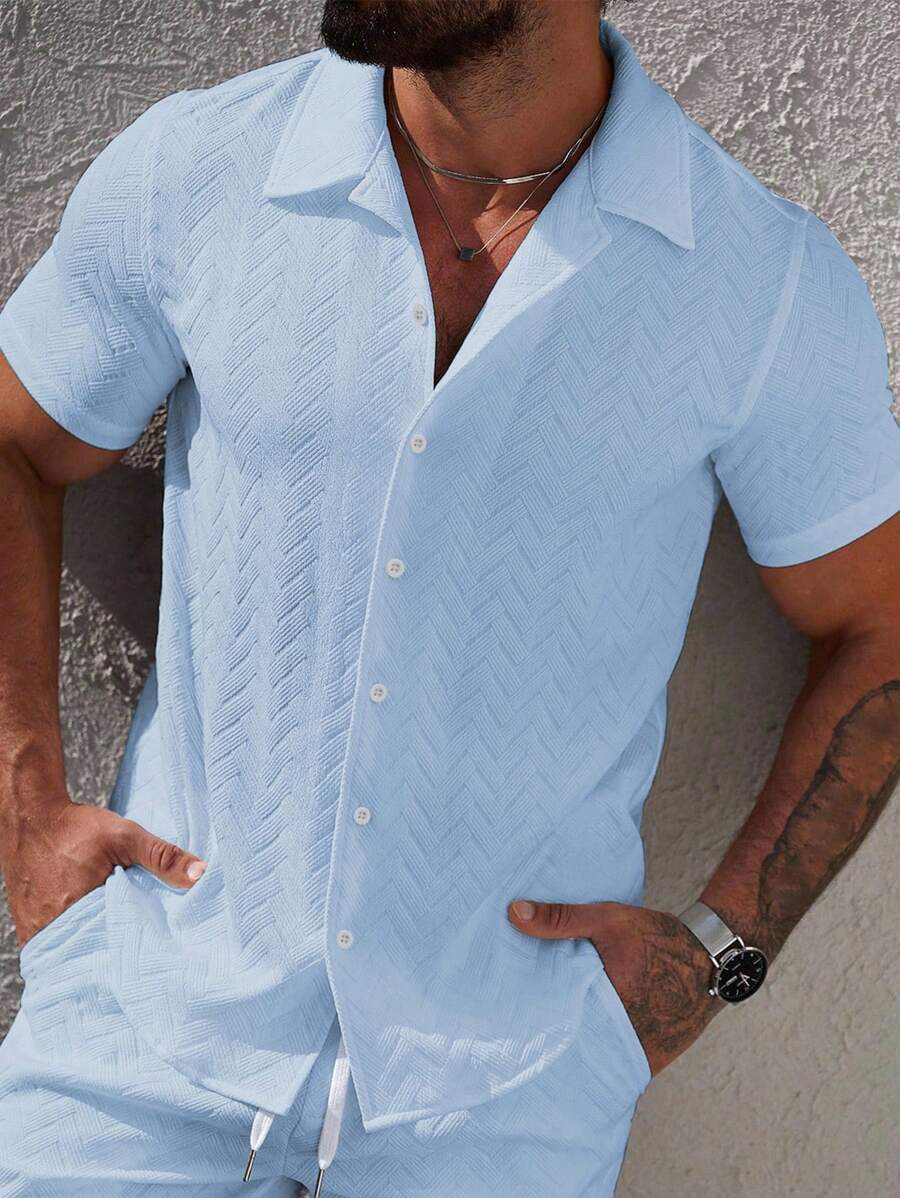 Manfinity CasualCool 男士休闲纯色单排扣短袖衬衫,夏季 - 淺藍色 - 查看 1