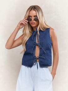 MISSGUIDED PLUS Colete Cropped Sem Mangas de Denim Moderno com Lavagem Escura, Casual, Estilo Streetwear de Moda Y2K, com Amarração na Frente, Plus Size