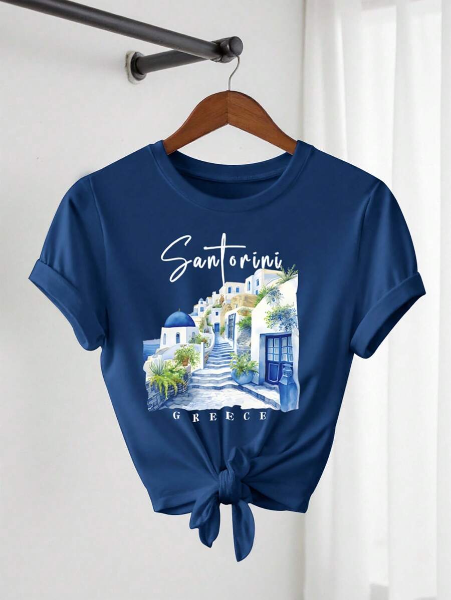 女士圣托里尼希腊图案印花 T 恤 - 白色短袖圆领休闲上衣，蓝色圆顶和郁郁葱葱的绿色设计，轻盈的春夏旅行纪念品，单身派对礼物，春季休闲装 | 活力图案 T 恤 - 藍色 - 查看 1