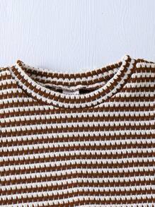 SHEIN Playful Pals Bộ đồ mùa hè đơn giản và giản dị cho bé gái (kích thước nhỏ) Áo tay lửng jacquard màu kaki và quần short, trang phục thường ngày cho mùa hè - Màu Khaki - Xem 4