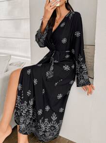 SHEIN Plus Size Women's Casual Floral Retro Print Tie-Wrap Long Robe - Black - View 6