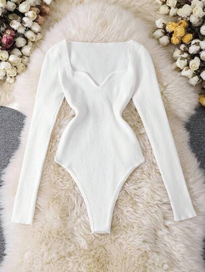 Damski jednolity kombinezon dzianinowy z długim rękawem i dekoltem w serek