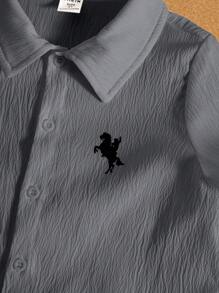SHEIN 2 件套年轻男孩学院风休闲日常舒适白色 Polo 衫和短裤套装，小马装饰，适合学校、聚会、春夏季、返校服装 - 灰色 - 查看 4