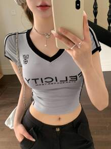 DAZY 女式 V 领撞色条纹印花修身休闲街头风格短袖 T 恤，夏季短款女式上衣