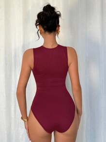 Chiquease 优雅性感时尚黑色圆领无袖修身不对称几何网眼拼布针织紧身衣女式春夏 - 酒紅色 - 查看 2