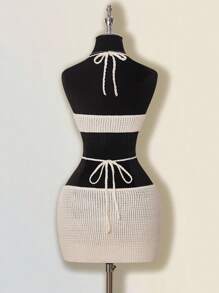 SHEIN ICON Vestido mini de punto con decoración de colgante sexy y espalda descubierta para vacaciones de mujer