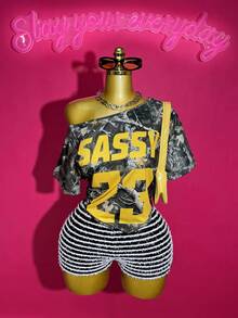 Slaydiva 2025 Neuer Sommer Straßen Lässig Zweig Muster & Buchstaben Muster asymmetrischer Ausschnitt anliegendes kurzes Damen T-Shirt, Musikfestival, Abschluss, Urlaub, Strand, tägliche Reise, Feiertagsparty, Schulanfang, Club, Straße, Schulterfrei, Hot Girl-B - Verschiedenfarbig - Übersicht 9