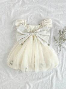 SHEIN Baby Mädchen Sommer einfarbiges apricotfarbenes süßes Blumen besticktes ärmelloses Mesh Kleid, exquisite 3D Blumen Stickerei Dekoration, leichte fließende Silhouette, geeignet für Outdoor Aktivitäten, Fotoshootings, Partys und Lässig Zuhause