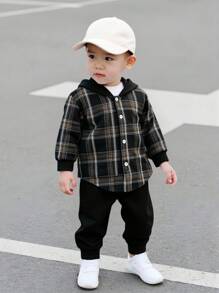SHEIN Playful Pals Bộ quần áo thường ngày 2 món cho bé trai mùa xuân/thu - Áo hoodie dài tay màu đen phối họa tiết kẻ caro xanh lá cây, kết hợp với quần thể thao màu đen, thích hợp mặc hàng ngày, đi chơi và nghỉ mát, size 6M-3T. Bộ đồ kẻ caro cho bé trai, áo sơ mi kẻ caro, áo hoodie kẻ caro, áo sơ mi cài cúc cho bé trai, bộ đồ mùa thu đông. - màu đen - Xem 1