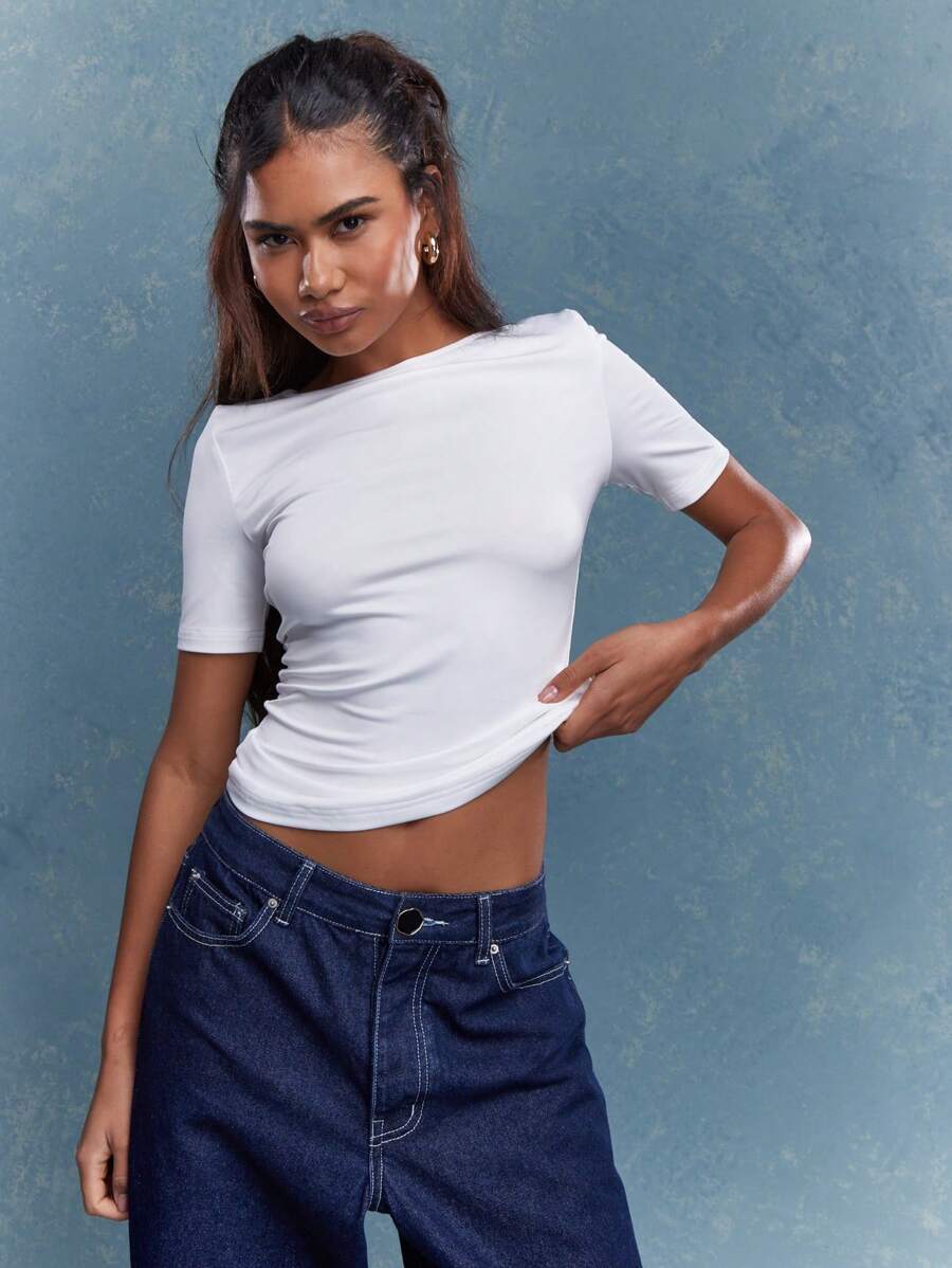 MISSGUIDED PLUS T-shirt col ras-du-cou semi-transparent essentiel grande taille. T-shirt basique en jersey doux et extensible, manches courtes, pour un porter casual au quotidien et pour les couches d'été. - Blanc - Voir 1