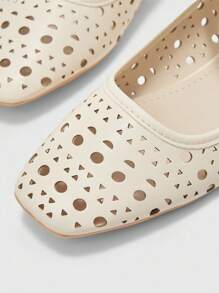CUCCOO BIZCHIC 女士圆头平底鞋，松紧带穿孔图案透气休闲优雅通勤白色鞋 - 米色 - 查看 9