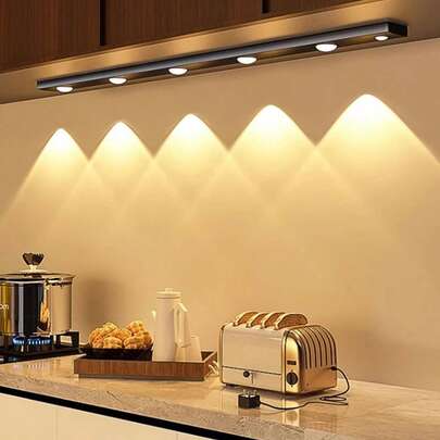 现代 LED 运动传感器灯带，无线充电磁吸灯条，适用于鞋柜、展示柜、衣柜、智能橱柜 - 山丘效果，无需布线，安装简便，USB 供电，塑料材质，莫尔条纹，漆面，按钮控制，亮度可调，LED 家居装饰灯，智能照明，简约装饰，时尚设计，高品质灯具，家居装饰