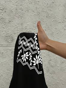 EMERY ROSE 黑色常规长度加大码休闲V领T恤，饰有独特植物图案，适合假日穿着，女士款 - 黑與白 - 查看 8