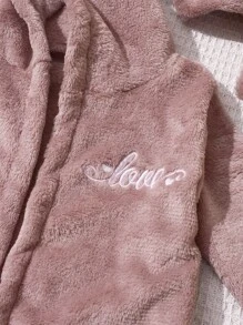 SHEIN Newborn Girl Photography Bathrobe With Matching Turban Hat And Mini Slippers Infant Photoshoot Outfits Love Embroidery Newborn Props Baby Robe Baby Girl Robe Set Baby Bathrobe Fall Winter - Dusty Pink - View 6