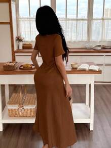 SHEIN 女式休闲纯色提花褶皱方领长款家居服连衣裙 - 棕色 - 查看 2
