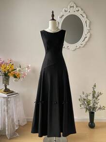 SHEIN MOD Robe noire longue sans dos pour femmes. Style de gilet fendu, jupe taille-longueur, nœud papillon dans le dos, robe de soirée