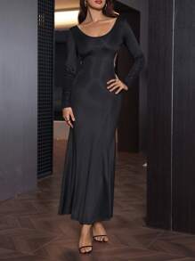 TrendSteals Nuevo vestido de fiesta de estilo callejero de manga larga, espalda descubierta, con cadena de perlas falsas glamorosa de estilo europeo y americano, de moda, en color negro sexy. Para otoño. - Negro - Ver 3