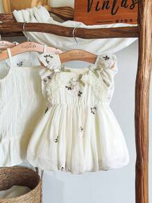 SHEIN Baby Mädchen Sommer einfarbiges apricotfarbenes süßes Blumen besticktes ärmelloses Mesh Kleid, exquisite 3D Blumen Stickerei Dekoration, leichte fließende Silhouette, geeignet für Outdoor Aktivitäten, Fotoshootings, Partys und Lässig Zuhause