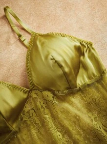 فستان نوم ضيق للنساء بحمالات سباغيتي وتطريز وردي - أصفر - مشاهدة 3