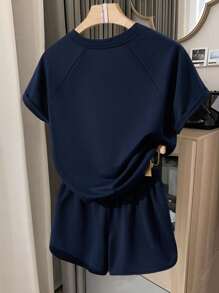 SHEIN 大码女式两件套 T 恤和短裤套装 - 藏蓝色 - 查看 2