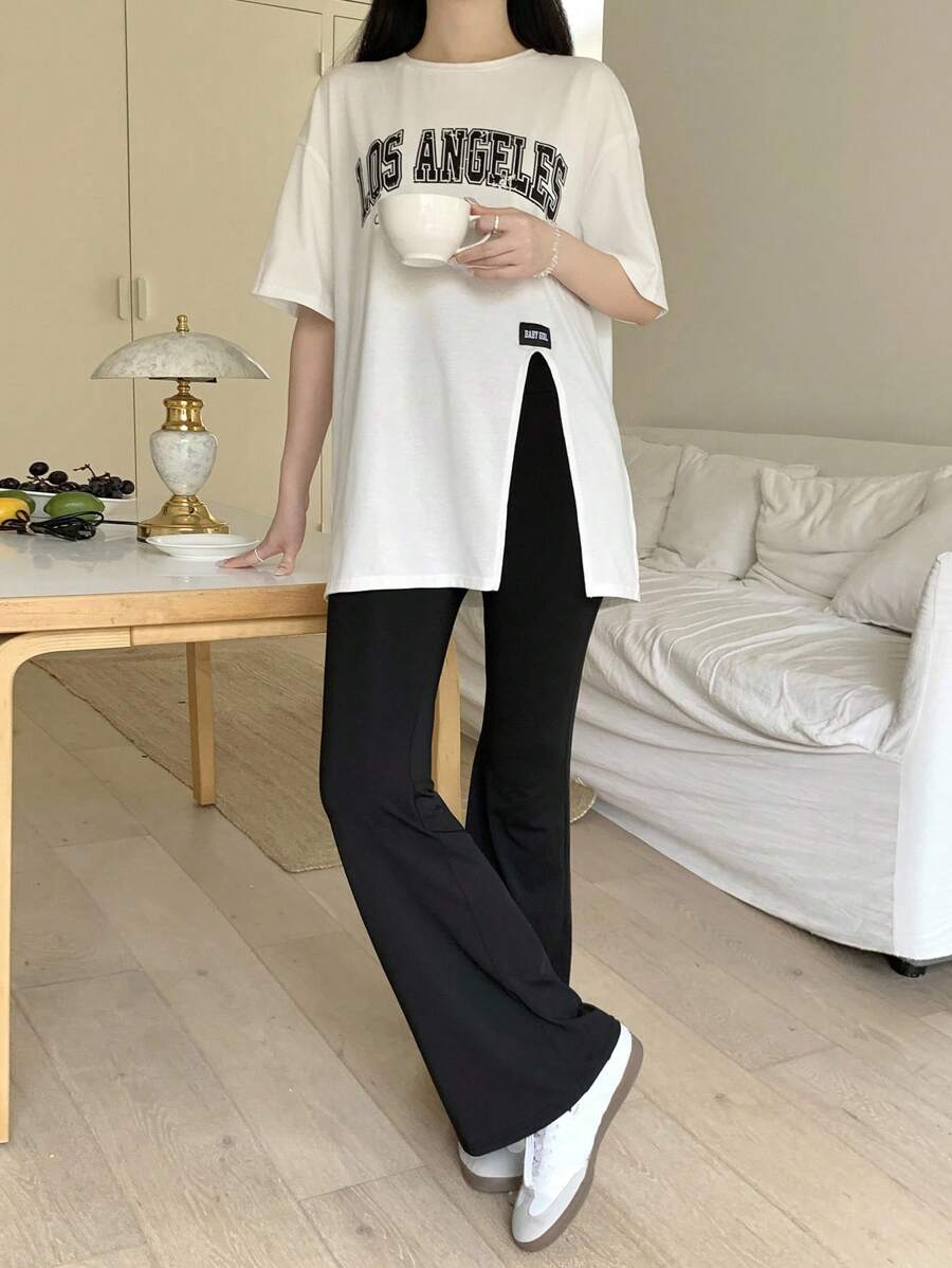 SHEIN 2 件套青少年女孩印花针织短袖 T 恤和喇叭裤,简约时尚,适合日常休闲穿着 - 黑與白 - 查看 1