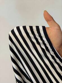 Coolane 女士日常外出穿的垃圾摇滚风灰黑条纹针织露肩长袖T恤 - 黑與白 - 查看 8