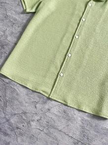 SHEIN Teenboys 宽松休闲百搭纯色纹理短袖衬衫，适合春夏季节，适合运动、外出、居家度假、穿搭