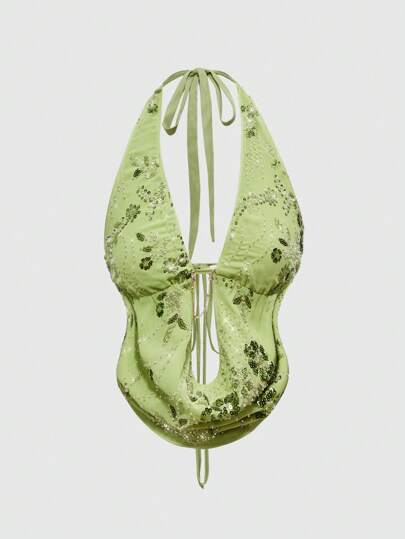 Top de mujer de espalda baja drapeada con abundantes adornos, ideal para vacaciones en la playa