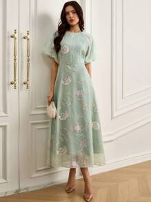 Aveloria Rosie 自然灵感薄荷绿渐变刺绣腰部长裙，经典圆领短袖修饰肩部，白色花卉刺绣逐渐绽放，优雅茶会装，女式长裙