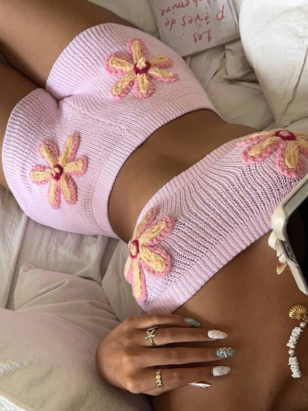 Aloruh Summer Vacation Young Lady 2 Piece Set: Pink Crop Top With Applique + Ultra Low Waist Tight Knitted Applique Shorts