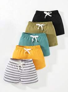 SHEIN Conjunto de 5 pantalones cortos para bebé varón, cómodos y simples para el ocio en casa, verano 2024.