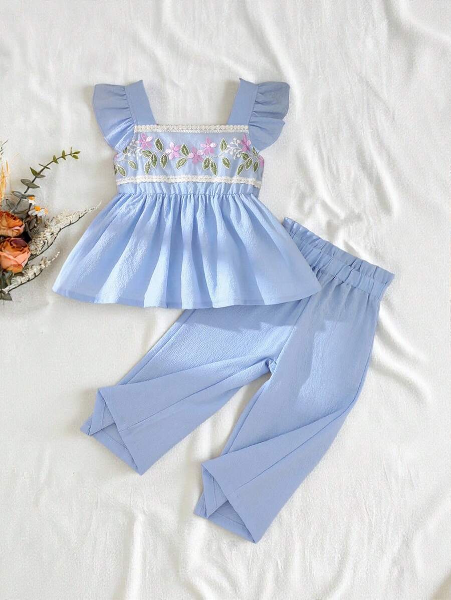 SHEIN Vintaside Kids 2 件套女婴花卉荷叶边前无袖上衣 + 休闲长裤套装,泡泡纹理面料,适合休闲穿着和休闲 - 藍色 - 查看 1