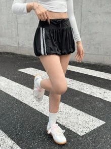 Teenager Mädchen Schwarze Spitzen Taille Kordel elastische geraffter Harem Shorts, Sportlicher Straßenmode-Stil, Spitzenstil, Rückkehr zur Schule