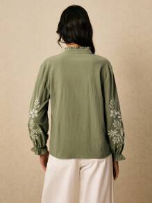 Poéselle 女士优雅花卉刺绣荷叶边领前开襟衬衫，适合度假、休闲、波西米亚风、复古风等各种场合，包括乡村风、职业装、休闲风、波西米亚风、复古风等。 - 綠色 - 查看 8