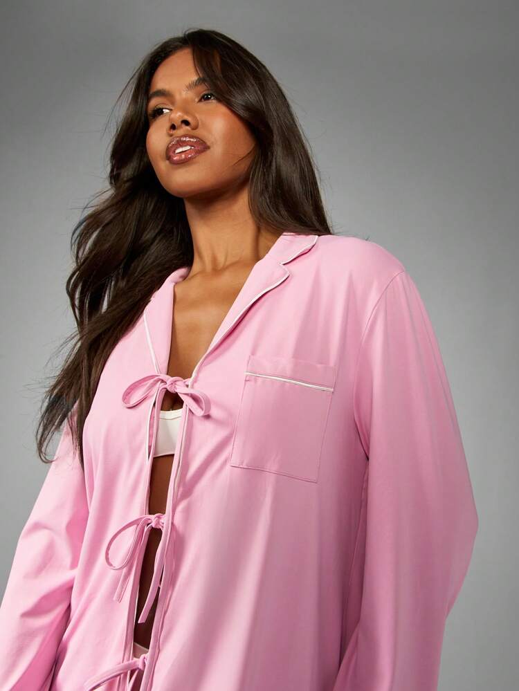 MISSGUIDED Knopfverschluss Nachthemd mit Langarm, Satin-Finish Nachtwäsche mit Bindekordel, überweitige Nachthemd Nachtwäsche